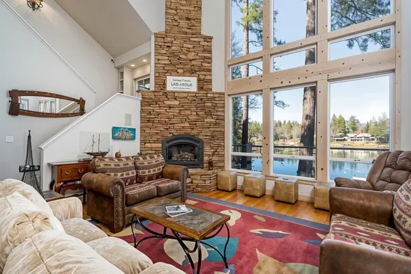 Photo 1 - Casa Cassaretto - This Beautiful Lakefront Home is Only 50 yards from Marina Beach