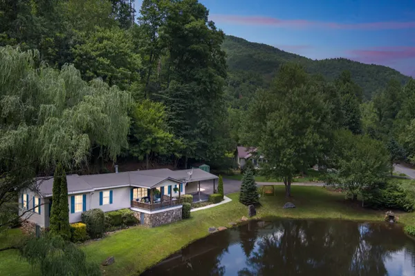 Photo 1 - Twin Ponds Retreat-Pond/Hot Tub-Can Sleep 1-12 persons