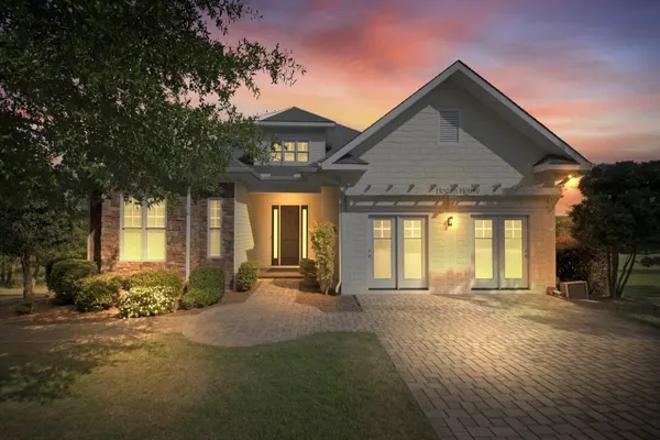 Photo 1 - Spacious Home with 4 Master Suites in Quiet Community