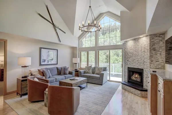 Photo 1 - Luxury 4BR Premier Residence at St James Place
