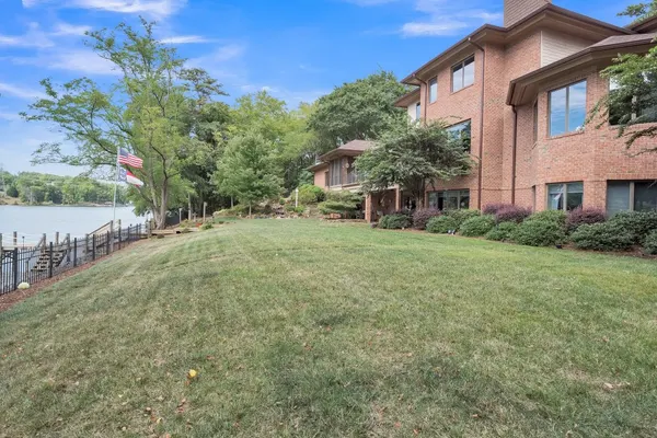 Photo 1 - Extraordinary Lake Front Home with boat dock , private deck and fire pit