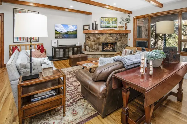 Photo 1 - Bearpaw D1