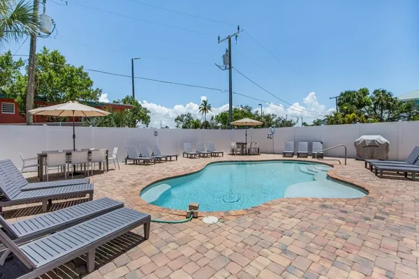 Photo 1 - 2633 Coconut Sunsets B: 4BR w/ Pool & Steps to Beach