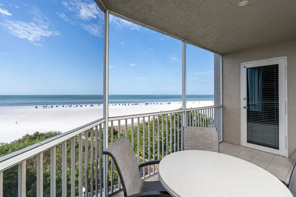 Photo 1 - Gullwing 505 3BR Oasis: Beachfront & Lanai