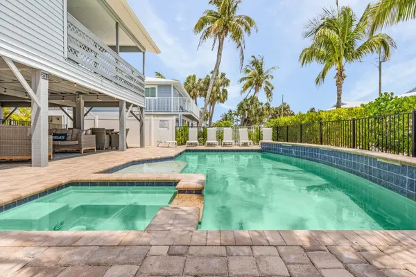 Photo 1 - 231 Shells N Sunshine Charming Oasis: Heated Pool, Spa
