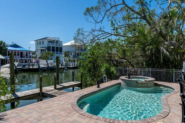 Photo 1 - 461 Freshly Squeezed: 5BR, Pool, Spa & Canal Views