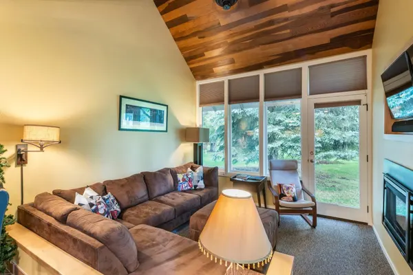 Photo 1 - Pay Day 183