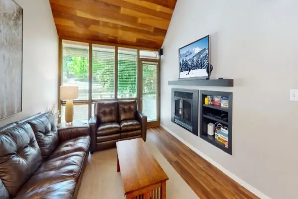 Photo 1 - Pay Day 189