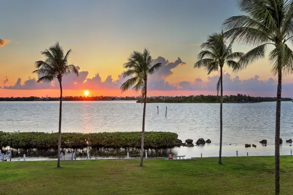 Photo 1 - Waterfront luxury Villa (59) with sunset views and boat slip