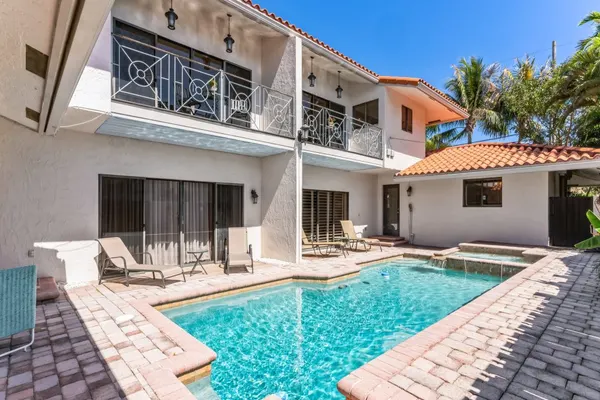 Photo 1 - Beautiful 3 BD 2.5 Bath - Pool with Spa, Pet OK, 1 Mile to Beach Perfect Florida Vacation!