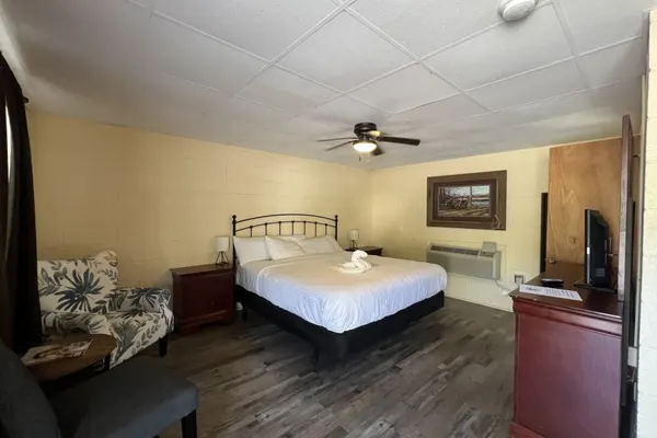 Photo 1 - Joplin Inn King Guest Room