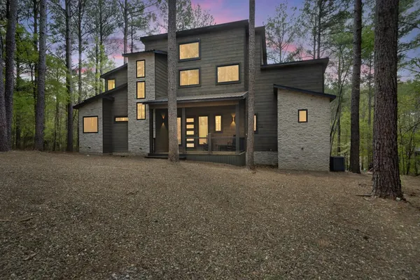 Photo 1 - Midnight Manor - Gather the Family and Travel!