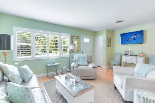 Photo 1 - Seahorse Cottage - Monthly Beach Rental