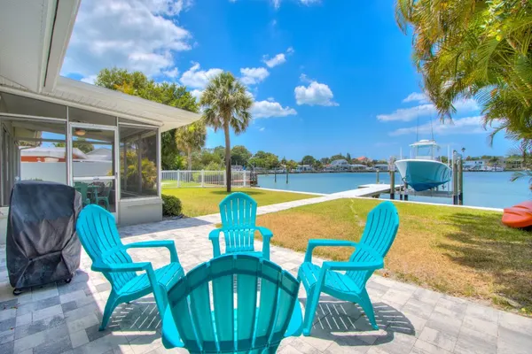 Photo 1 - Salty Life - Waterfront Vacation Rental