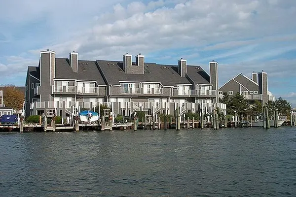 Photo 1 - Harbour Island 45G