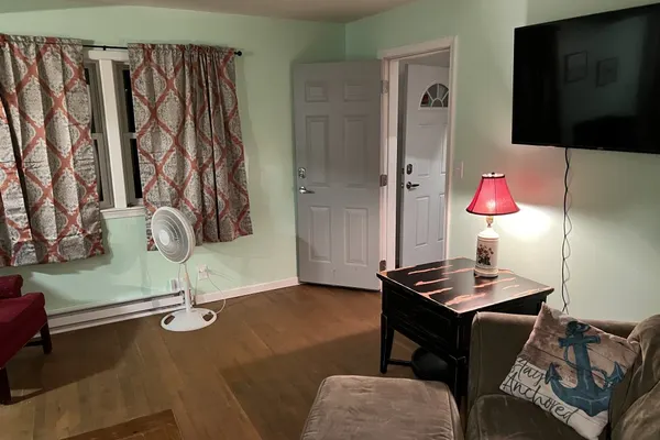 Photo 1 - Boat House Ground Floor #2 - 1 BR WaterFront, Wifi