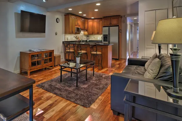 Photo 1 - Charming Aspen Retreat - walk to Ski Areas bus to 3 more from same location