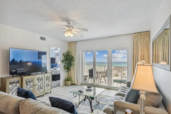 Photo 1 - Recently renovated 2 bedroom/2 bath on 7th floor!