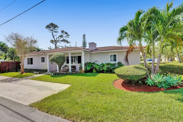 Photo 1 - PET FRIENDLY!  One mile to the Beach!  Lakeridge House