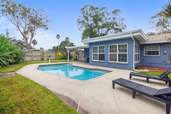 Photo 1 - Sadie’s Place: Beautiful outdoor pool and living space - plus a firepit