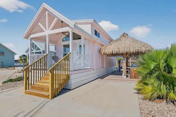 Photo 1 - Pink Flamingo SFTH2