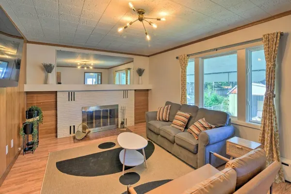 Photo 1 - Parkstrip Place, Pet Friendly Downtown Home