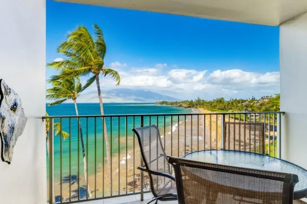 Photo 1 - ROYAL MAUIAN, #607