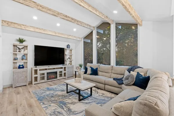 Photo 1 - Ski Lover's Paradise: 7BR Villa Near Top Resorts