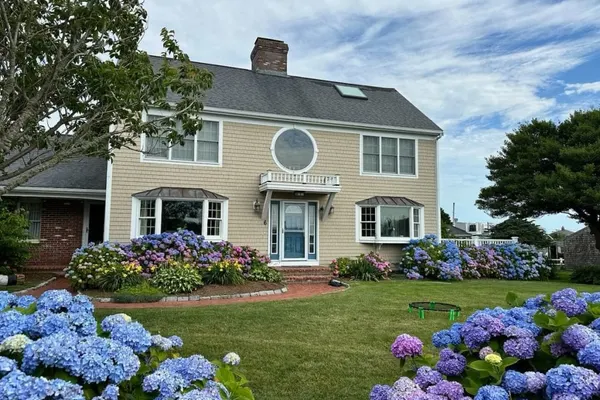 Photo 1 - Immaculate Waterfront Beach House