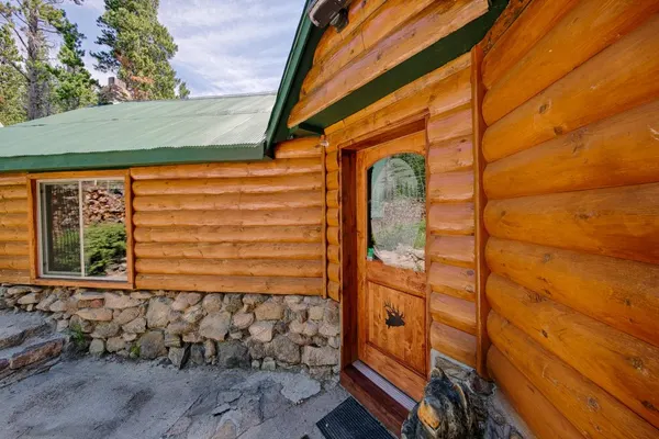 Photo 1 - Longs Peak Cabin - Monthly Long-Term Vacation Rental 30+ Days - Estes Park