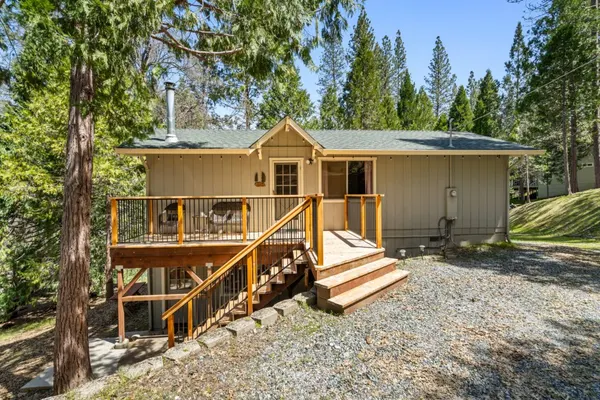 Photo 1 - Buttercup Cabin- 2-Level Home with Spacious Yard