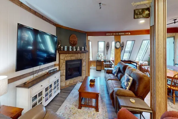 Photo 1 - Inviting 2BR Mountain Retreat in Leatherbark