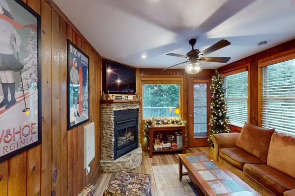Photo 1 - Escape the Mundane in this Cozy 2BR Treetop