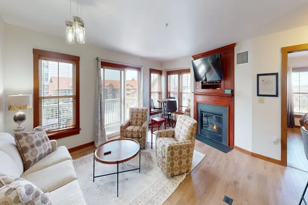 Photo 1 - Quaint and airy 1BR in Allegheny overlooks best of the village!