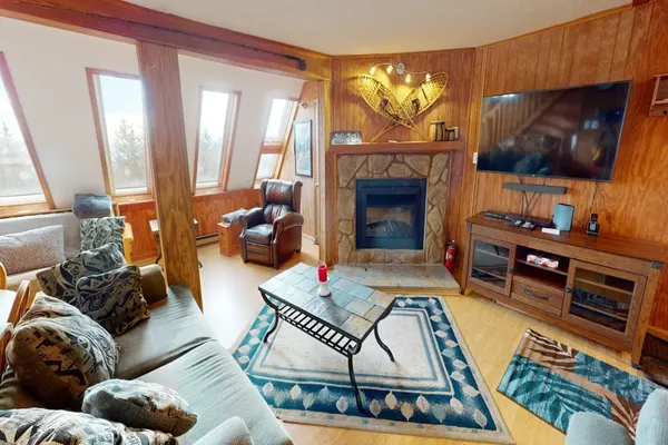 Photo 1 - Cozy 4BR at Leatherbark - room for everyone!