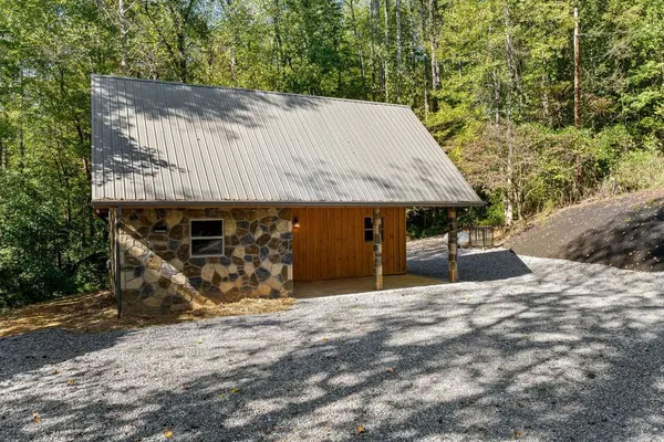 Photo 1 - Cabin On A Hill