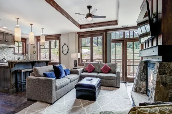 Photo 1 - Luxury 4 Bedroom Condo on Peak 8