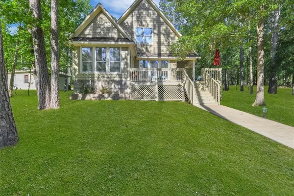 Photo 1 - Wooded Lake Retreat