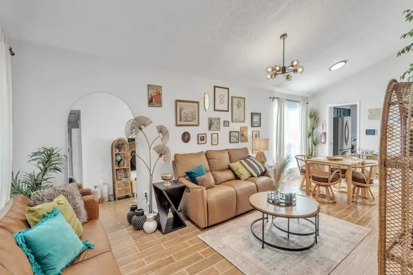 Photo 1 - 2BR Relaxing Retreat in the Heart of DFW
