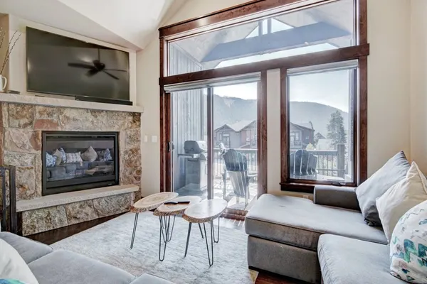 Photo 1 - Luxury Home - Sleeps 10 - Fireplace & Mountain View