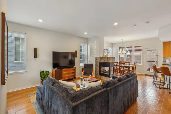 Photo 1 - Cozy home with jacuzzi tub, fireplace and gym