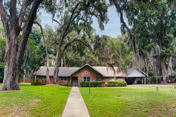 Photo 1 - LIVE OAK HIDEAWAY