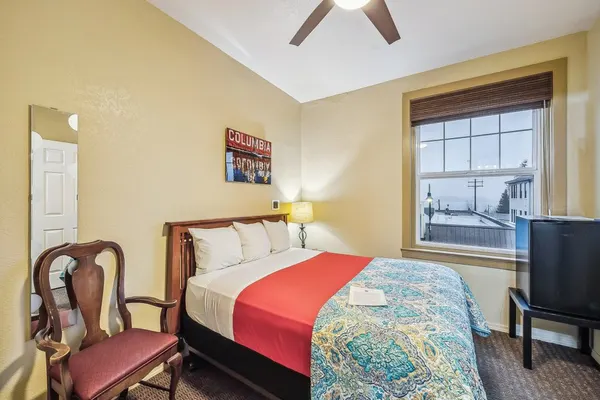 Photo 1 - Hotel Cathlamet Room 216 - Main St Queen
