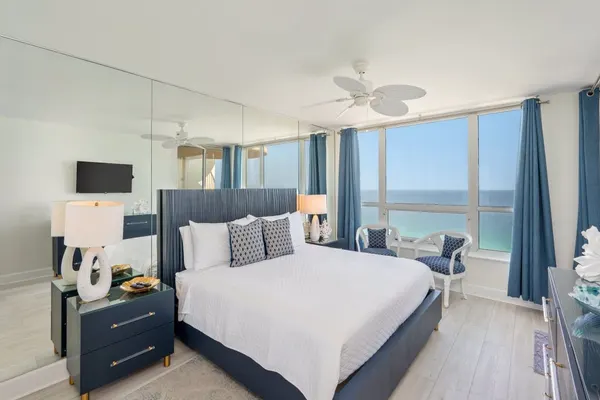 Photo 1 - 2 bedroom condo with hot tub!