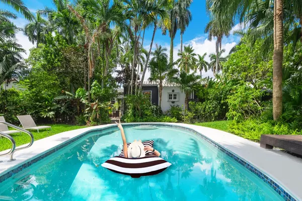 Photo 1 - 5mins to Beach/Golf - POOL/4BED/4BATH/Historic Gem