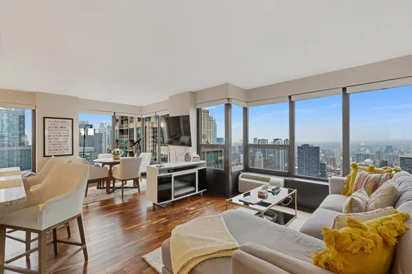 Photo 1 - 2bd River North Million Dollar Views! Parking Incl