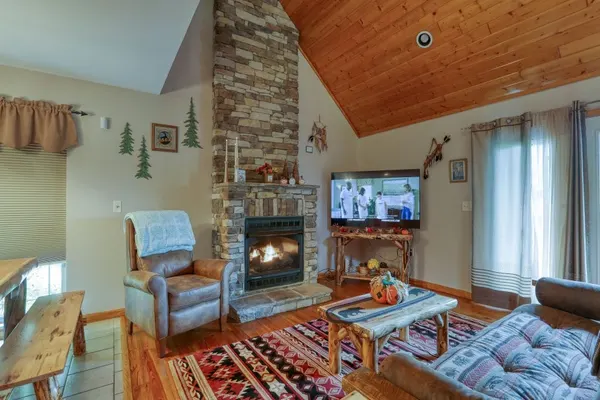 Photo 1 - Smoky Mountain Getaway