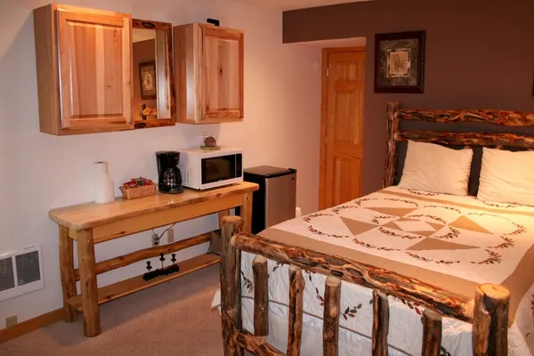 Photo 1 - Fawn Valley Inn: 253