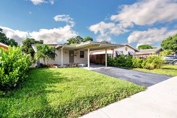 Photo 1 - Tropical Oasis Retreat in Oakland Park, FL