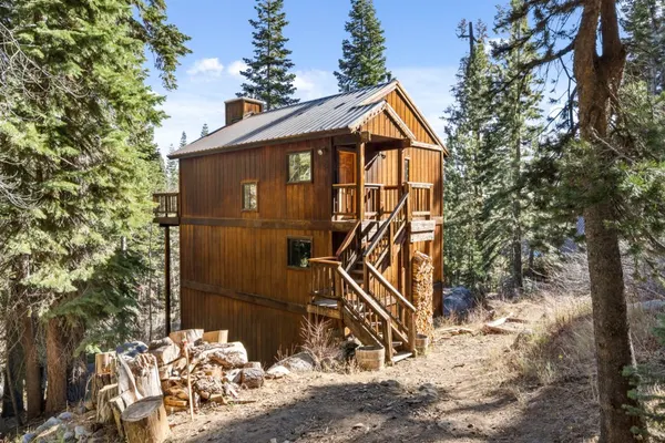 Photo 1 - Tri-Level Dog Friendly Mountain Home - VH 142